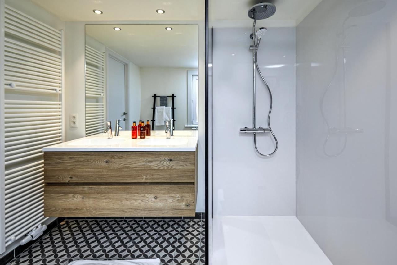 Trendy, Authentieke Woning Met Groot Terras En Tuin Villa Брюж Екстериор снимка
